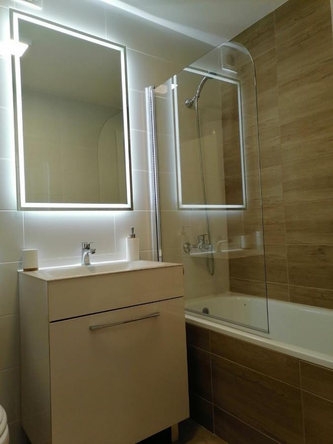 Carmen Deluxe Apartamento Novi Sad Exterior foto
