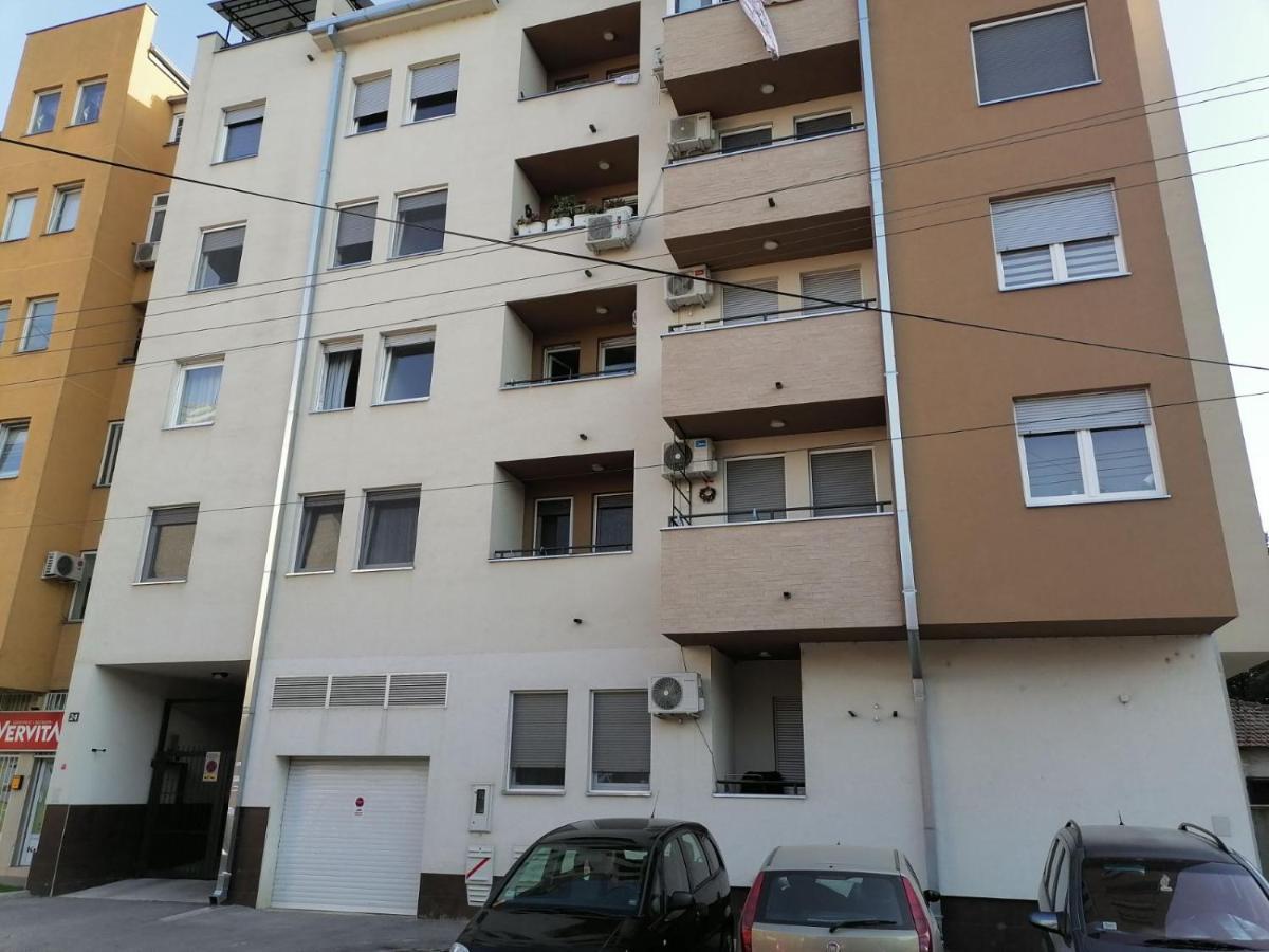 Carmen Deluxe Apartamento Novi Sad Exterior foto