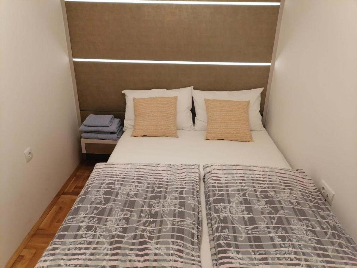 Carmen Deluxe Apartamento Novi Sad Exterior foto